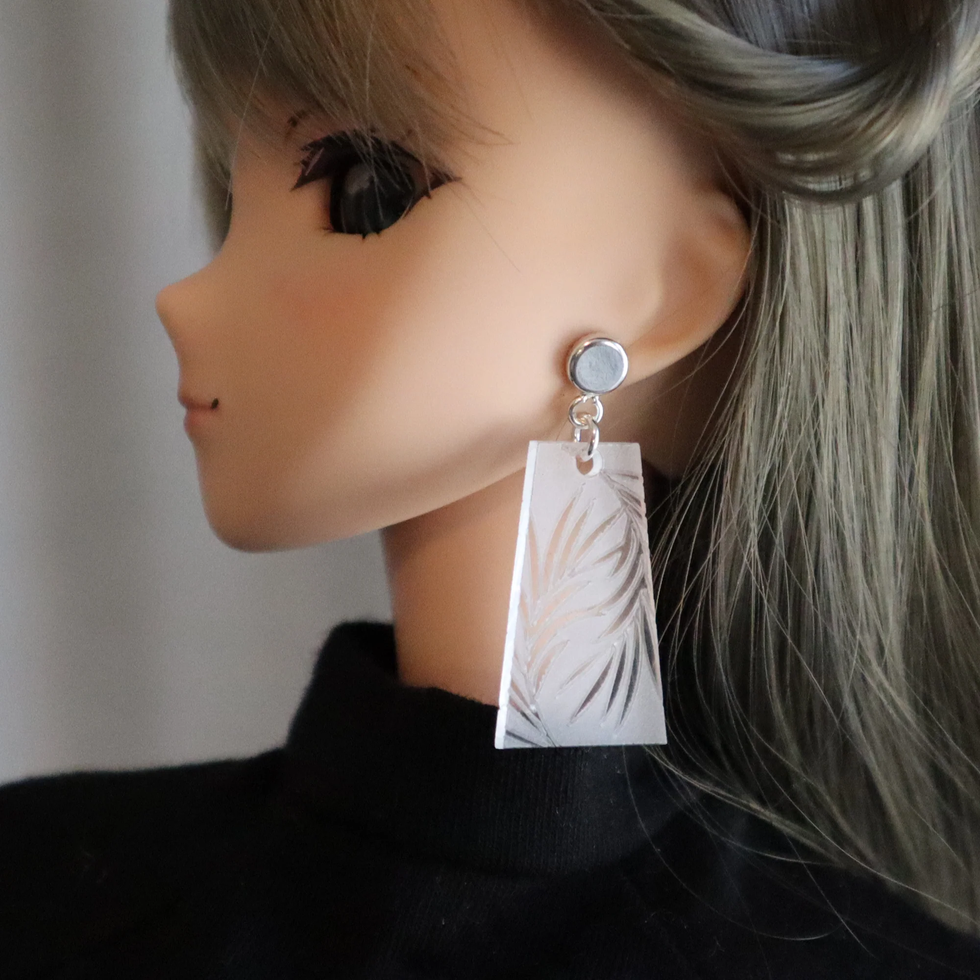 Etched Fronds No-Hole Earrings for BJDs - Frosted Silver or Matte Gold - Image 5