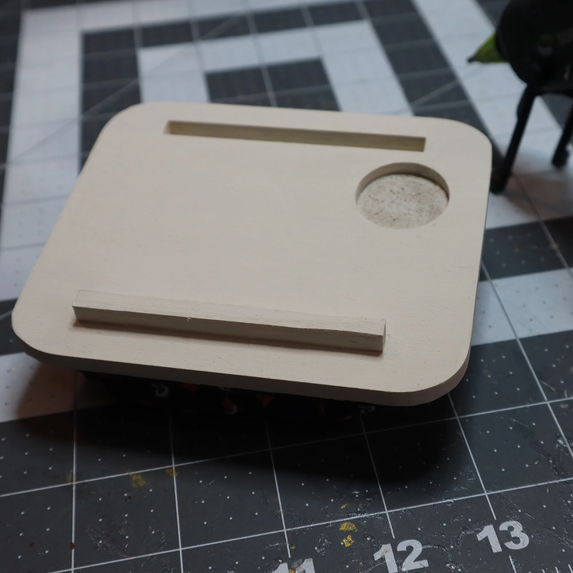 Laptop Desk Finished OR Kit - 1/3 or 1/4 scale Slot Furniture Collection for BJDs - Image 3