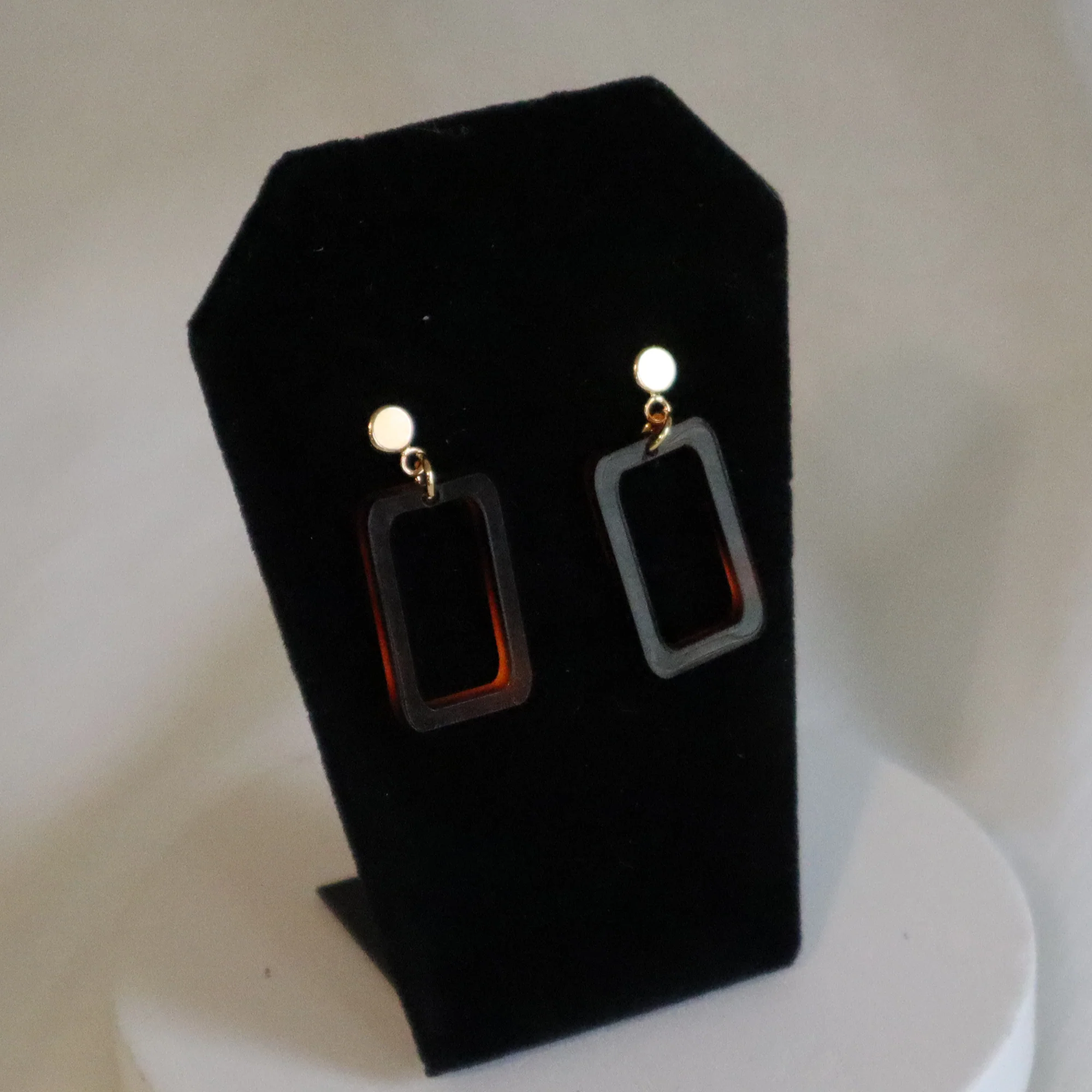 Faux Tortie Hoop No-Hole Earrings - Image 2